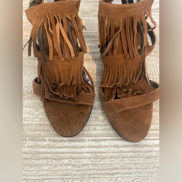 STEVEN by Steve Madden Brown suede fringe heels 8 - Picture 2 of 7